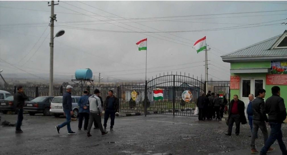 Совет МН Таджикистана подписал Протокол о продлении срока регистрации таджикистанцев в Узбекистане