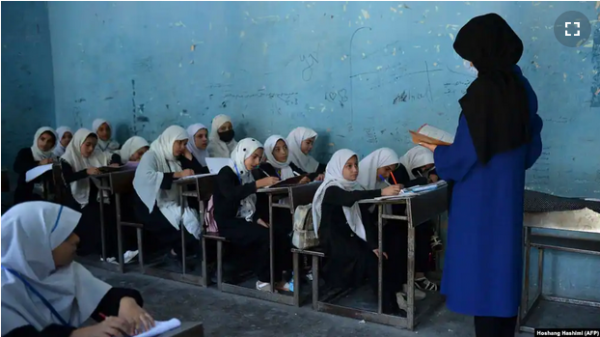 Талибы открыли школы для девочек в Афганистане, но через несколько часов закрыли их