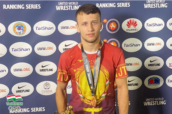 Таджикский борец Асламджон Азизов выиграл бронзу в Алматы