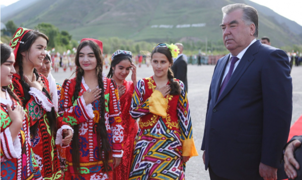 Эмомали Рахмон пожелал каждой таджикской семье счастья и изобилия