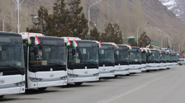Мақомот ба шаҳри Кӯлоб ва шаҳру ноҳияҳои ВМКБ 36 автобус фиристод