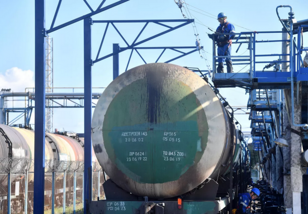Россия сохраняет статус приоритетного поставщика нефти в Таджикистан