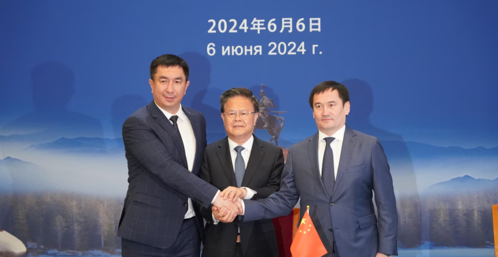 Кыргызстан, Китай и Узбекистан подписали соглашение о строительстве железной дороги